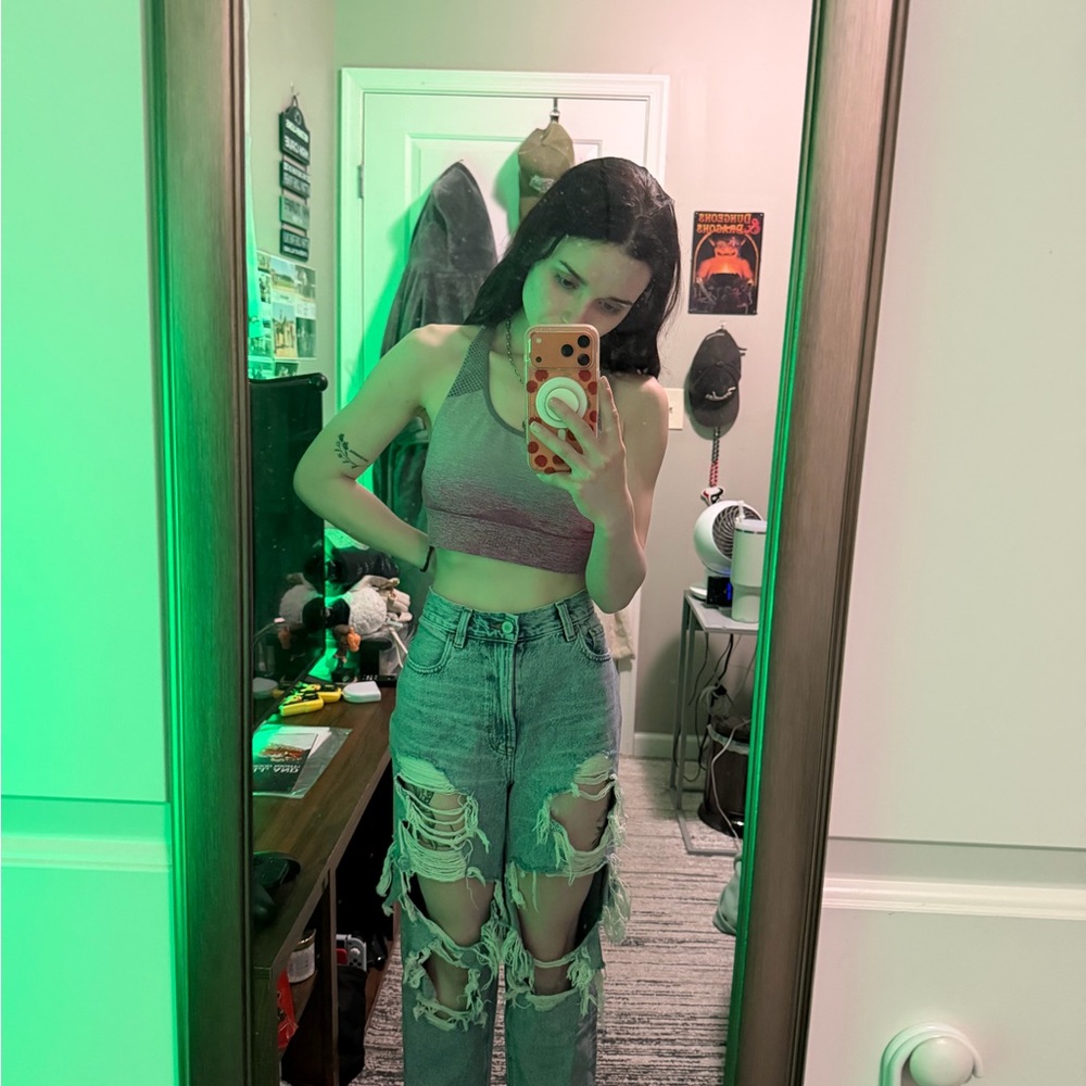 American Eagle Outfitters Ripped Mom Jeans (Short)